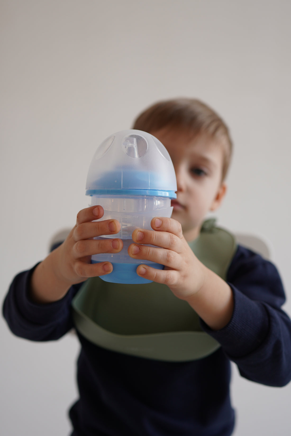 Lalaby Sippy Cup – Ein auslaufsicherer Becher mit ergonomischen Griffen